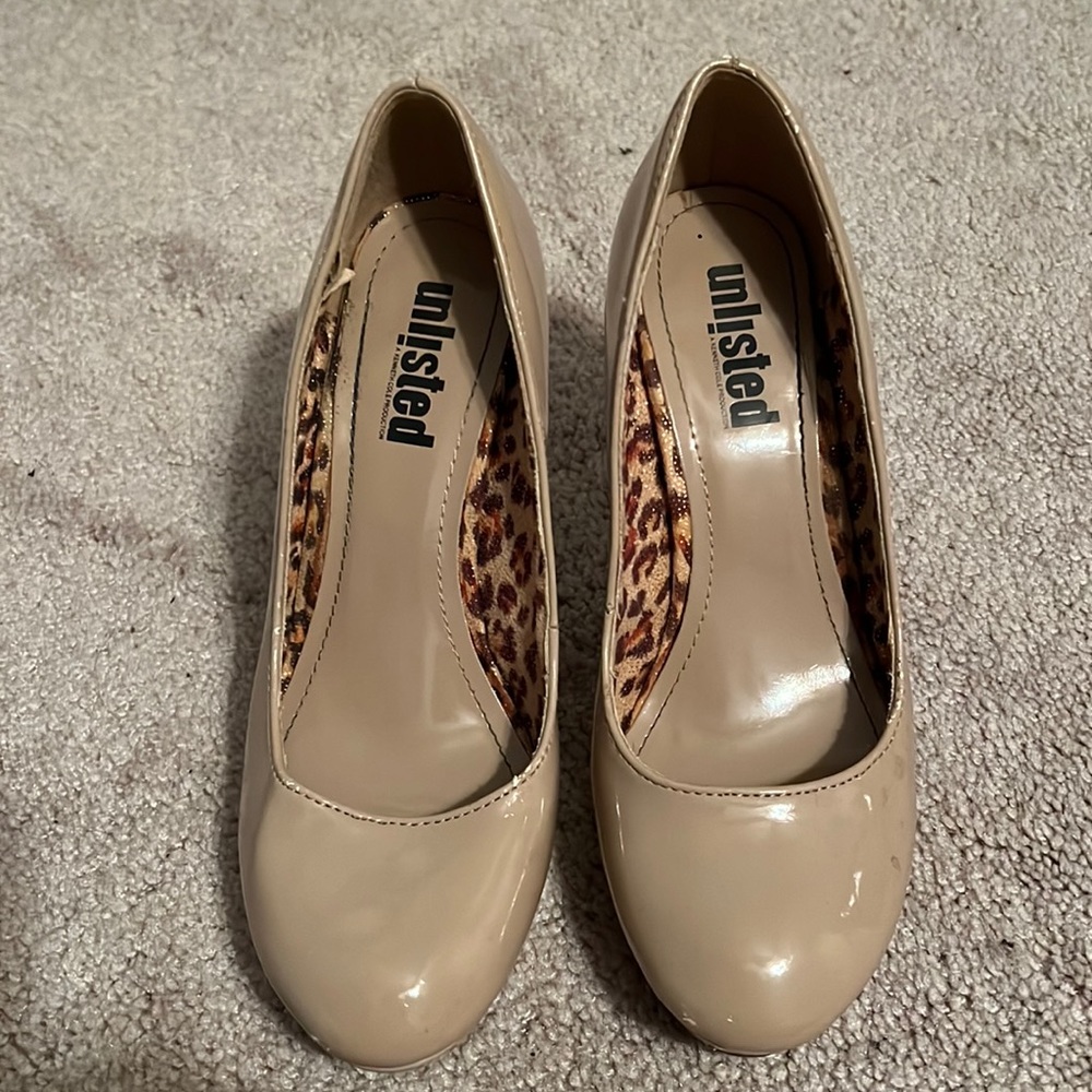 Nude pumps